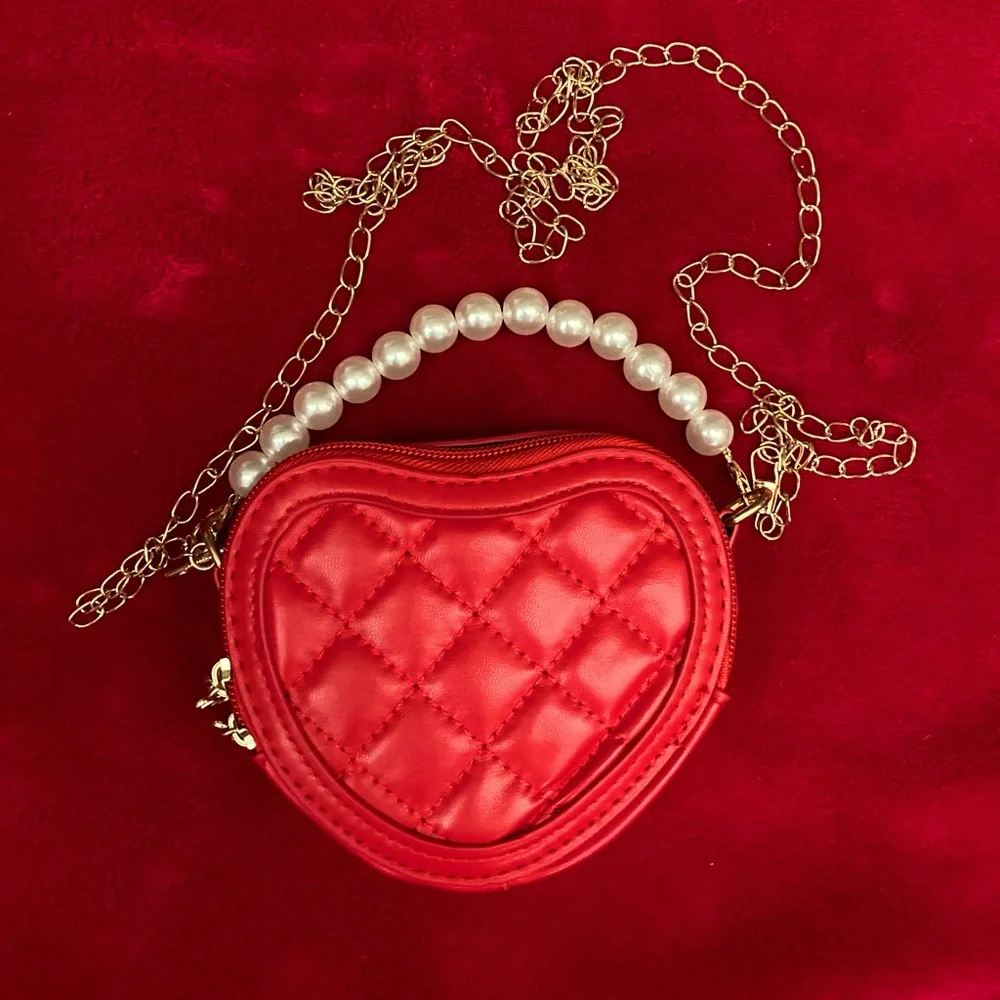 ❤️RED❤️HEART MINI BAG w/fauxPEARL handle/METAL chain PUfabric zip-close✨NEW✨